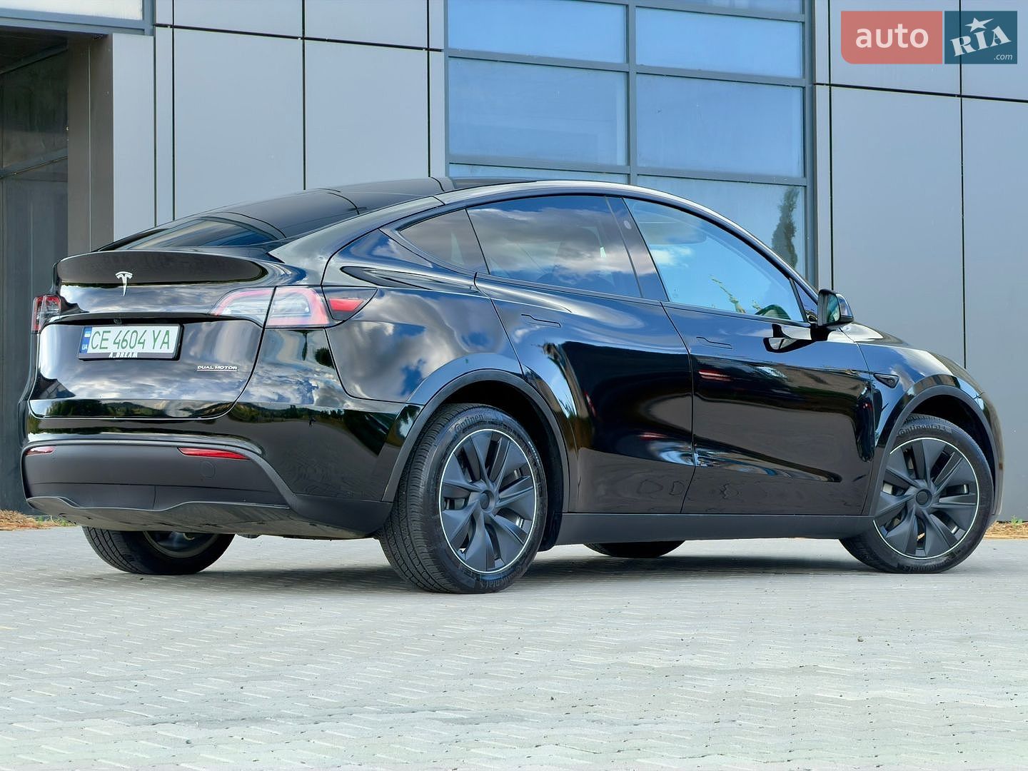 Tesla Model Y 2024 VIN 7SAYGAEEXRF063469 фото оголошення 6 з 45