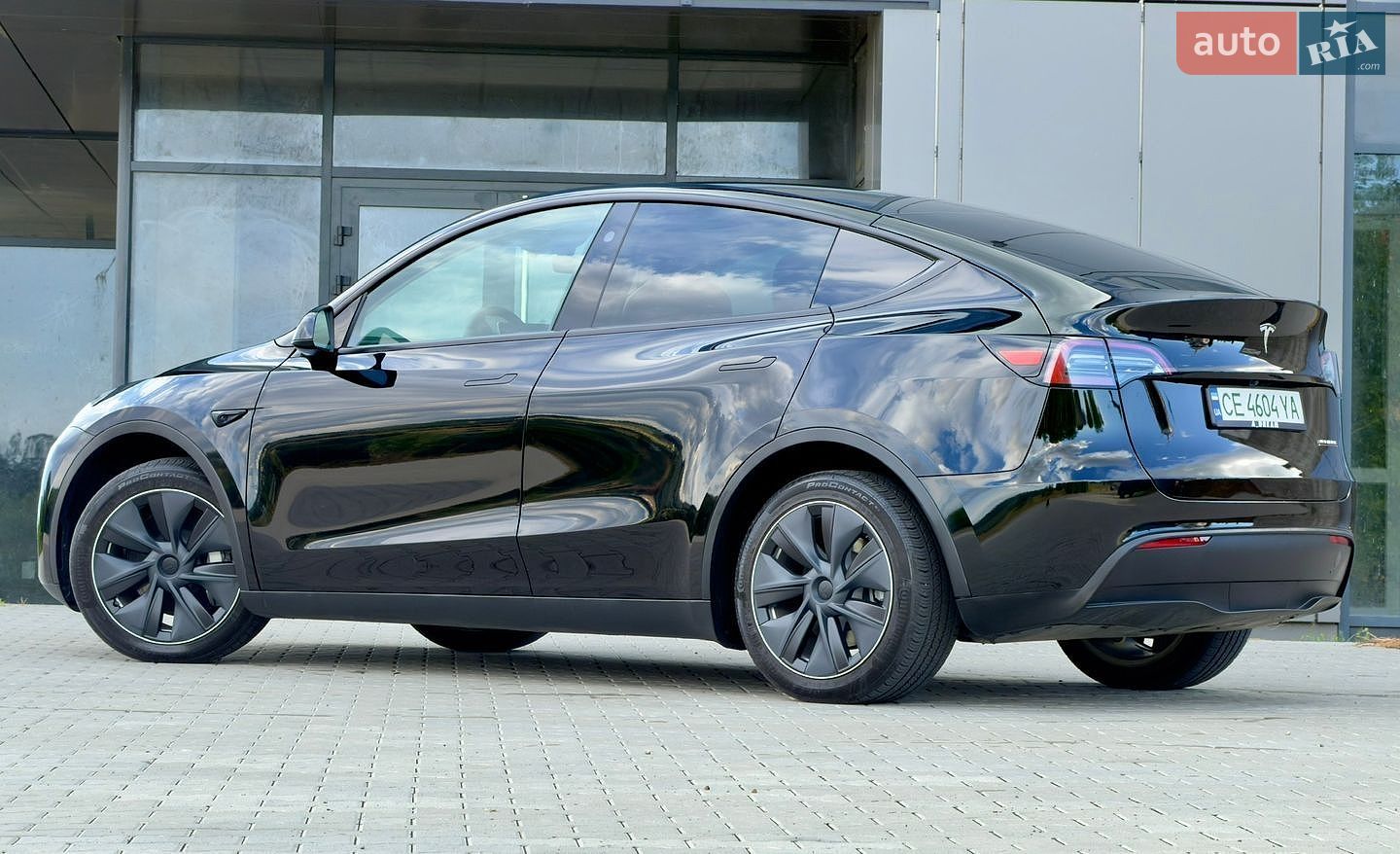 Tesla Model Y 2024 VIN 7SAYGAEEXRF063469 фото оголошення 5 з 45