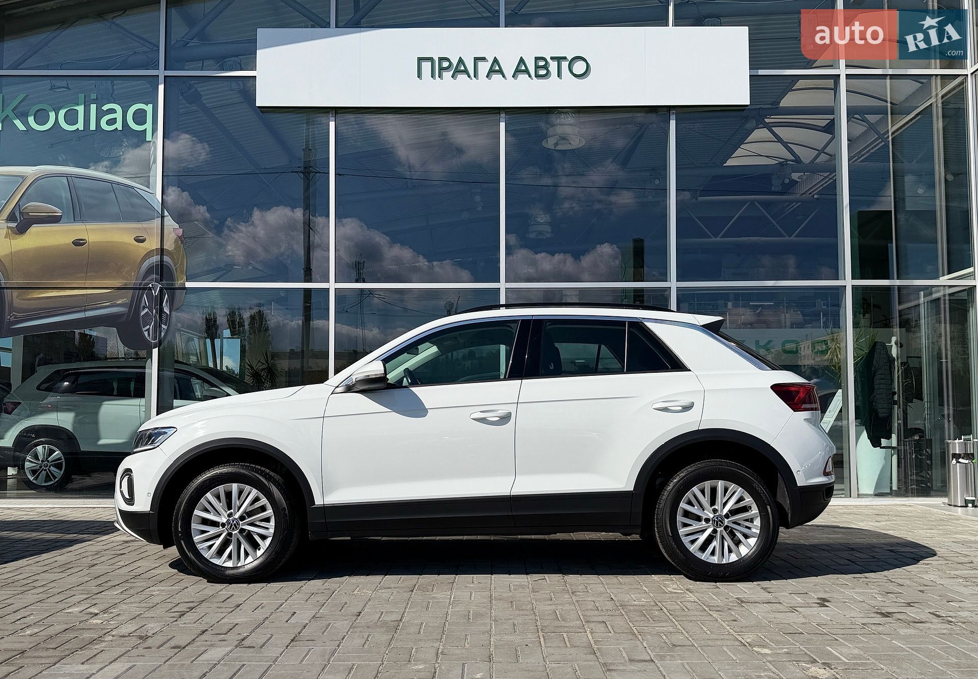Volkswagen T-Roc 2023 VIN WVGZZZA1ZRV061891 фото оголошення 3 з 26