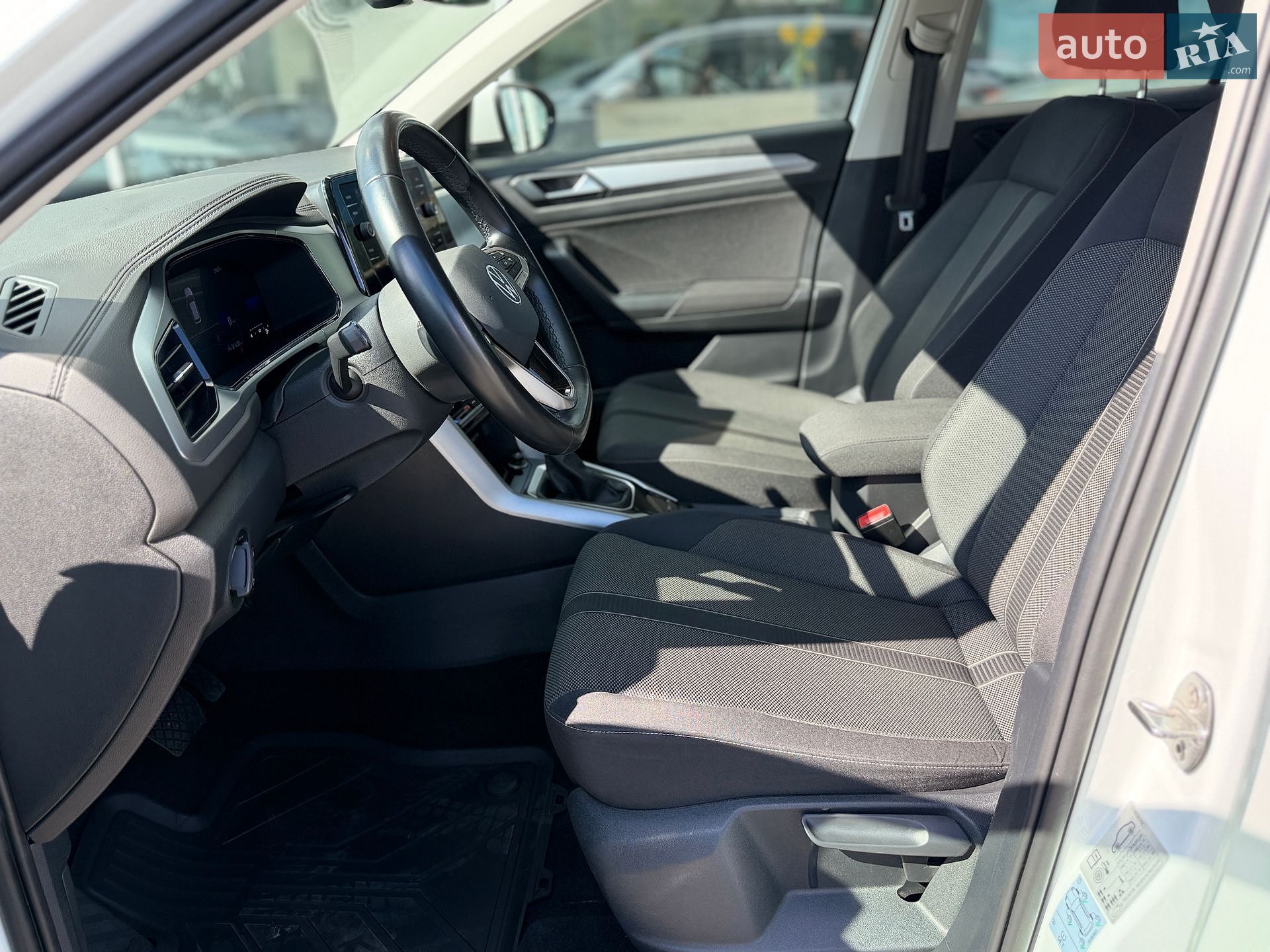 Volkswagen T-Roc 2023 VIN WVGZZZA1ZRV061891 фото оголошення 10 з 26
