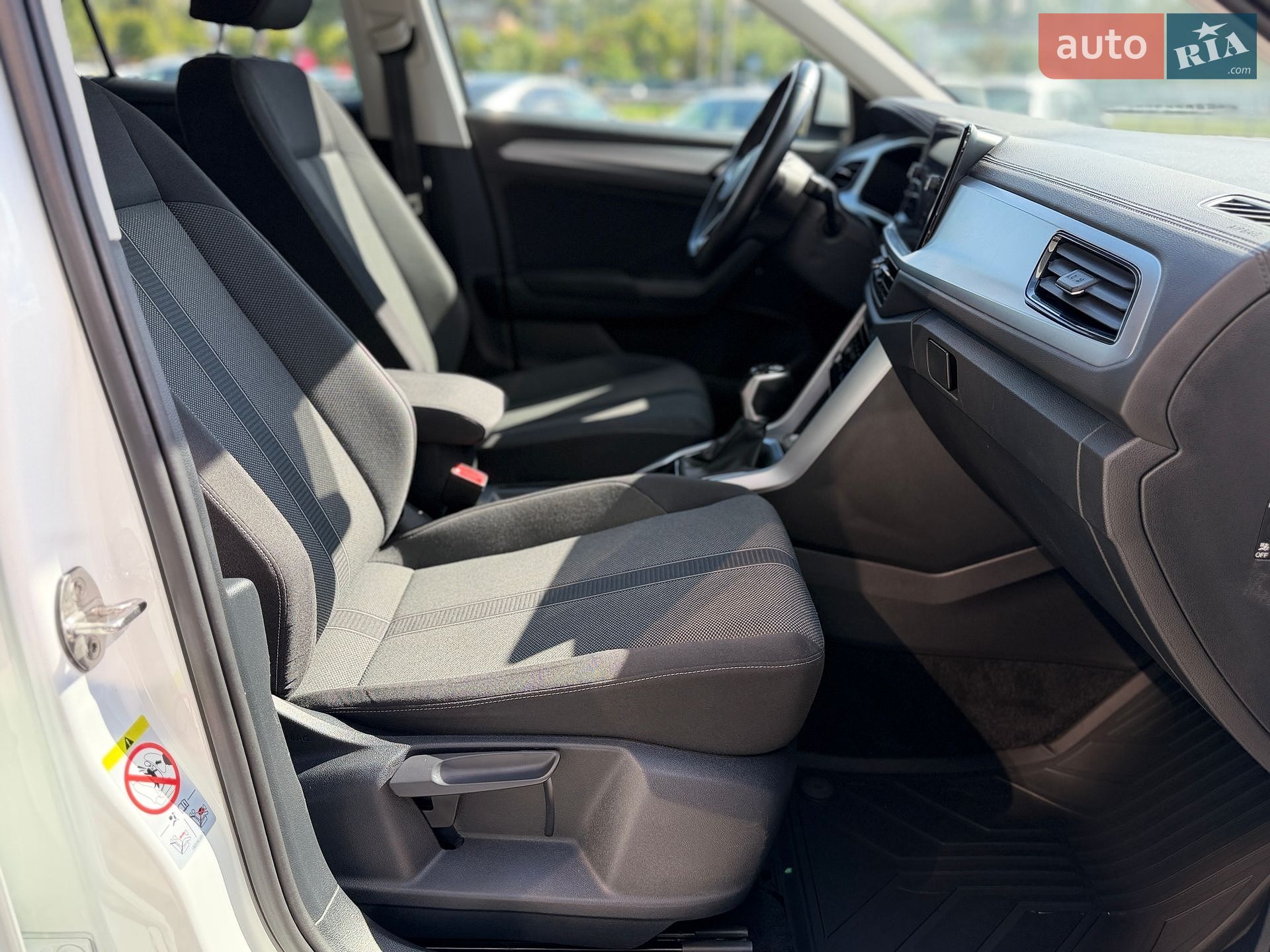 Volkswagen T-Roc 2023 VIN WVGZZZA1ZRV061891 фото оголошення 13 з 26