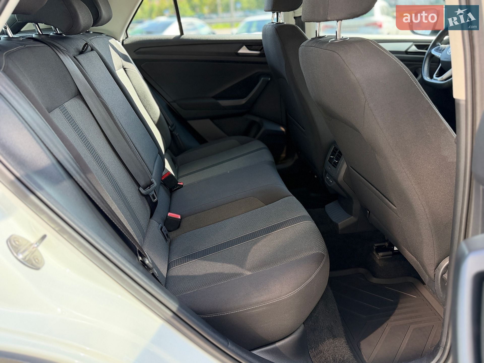 Volkswagen T-Roc 2023 VIN WVGZZZA1ZRV061891 фото оголошення 14 з 26