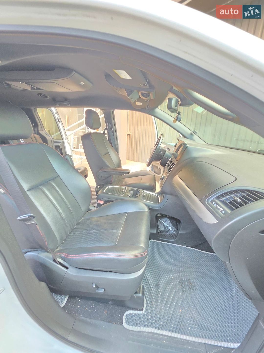 Dodge Grand Caravan 2019 VIN 2C4RDGEG0KR724516 фото оголошення 12 з 13