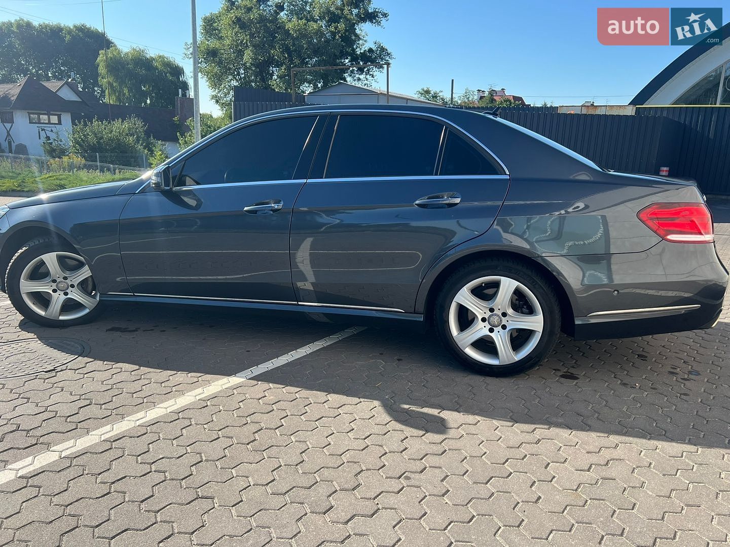 Mercedes-Benz E-Class 2014 VIN WDDHF8CB1EB059914 фото оголошення 4 з 10