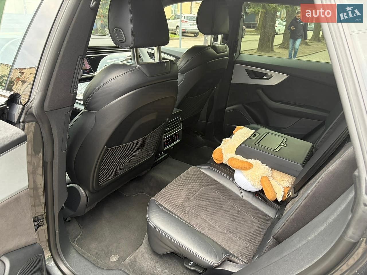 Audi Q8 2018 VIN WAUZZZF17KD017792 фото оголошення 17 з 34