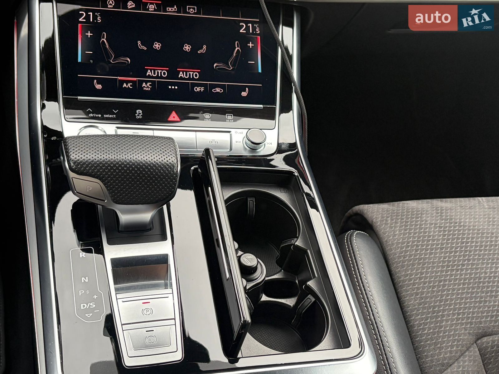 Audi Q8 2018 VIN WAUZZZF17KD017792 фото оголошення 21 з 34