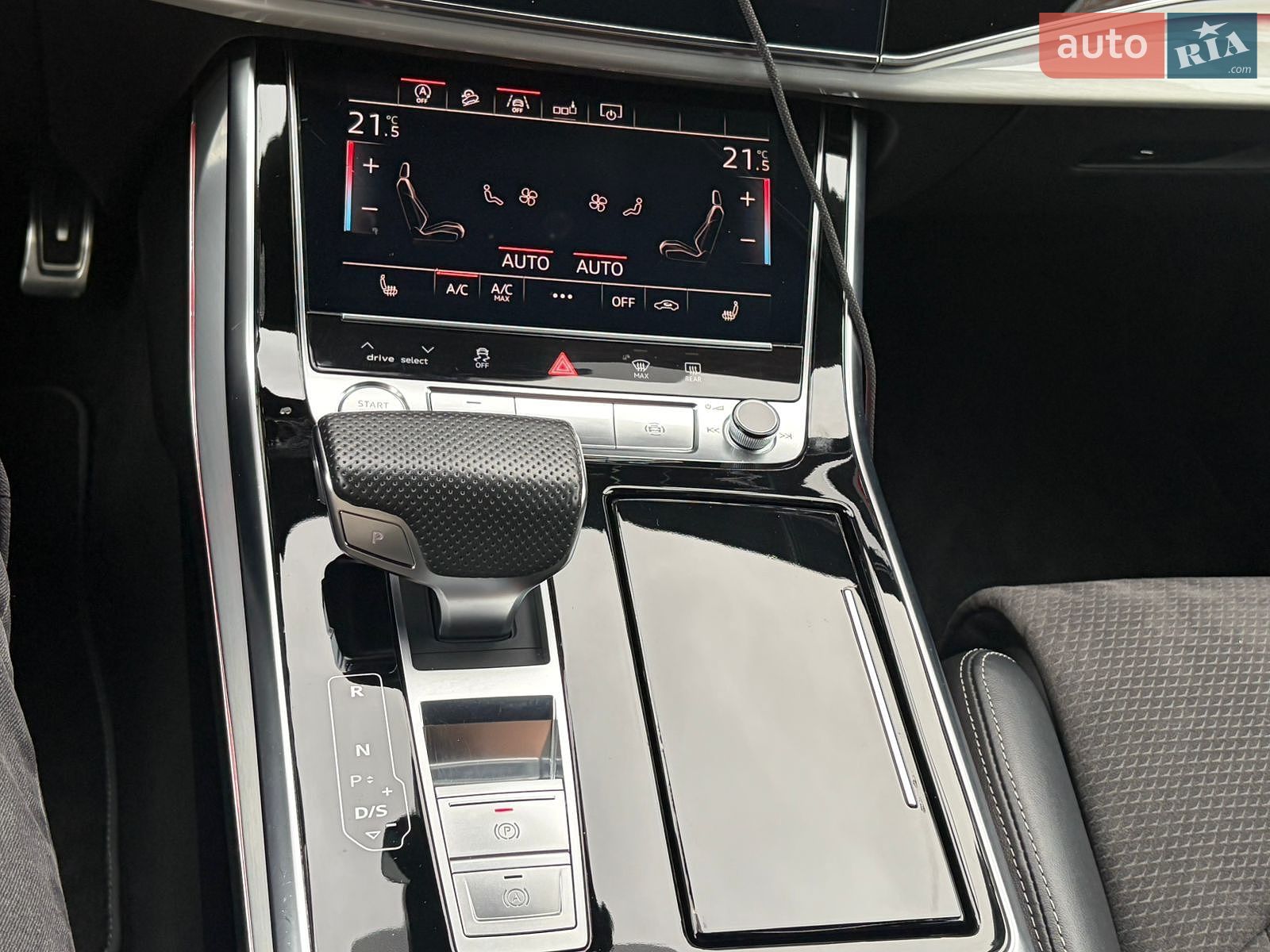 Audi Q8 2018 VIN WAUZZZF17KD017792 фото оголошення 23 з 34