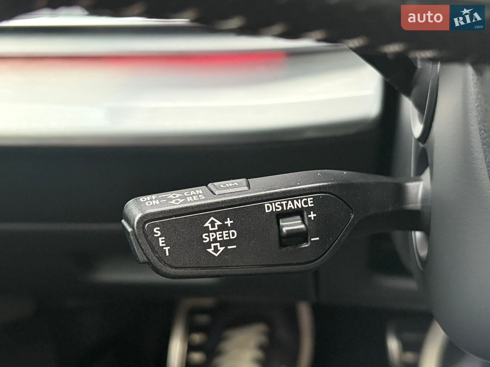 Audi Q8 2018 VIN WAUZZZF17KD017792 фото оголошення 32 з 34