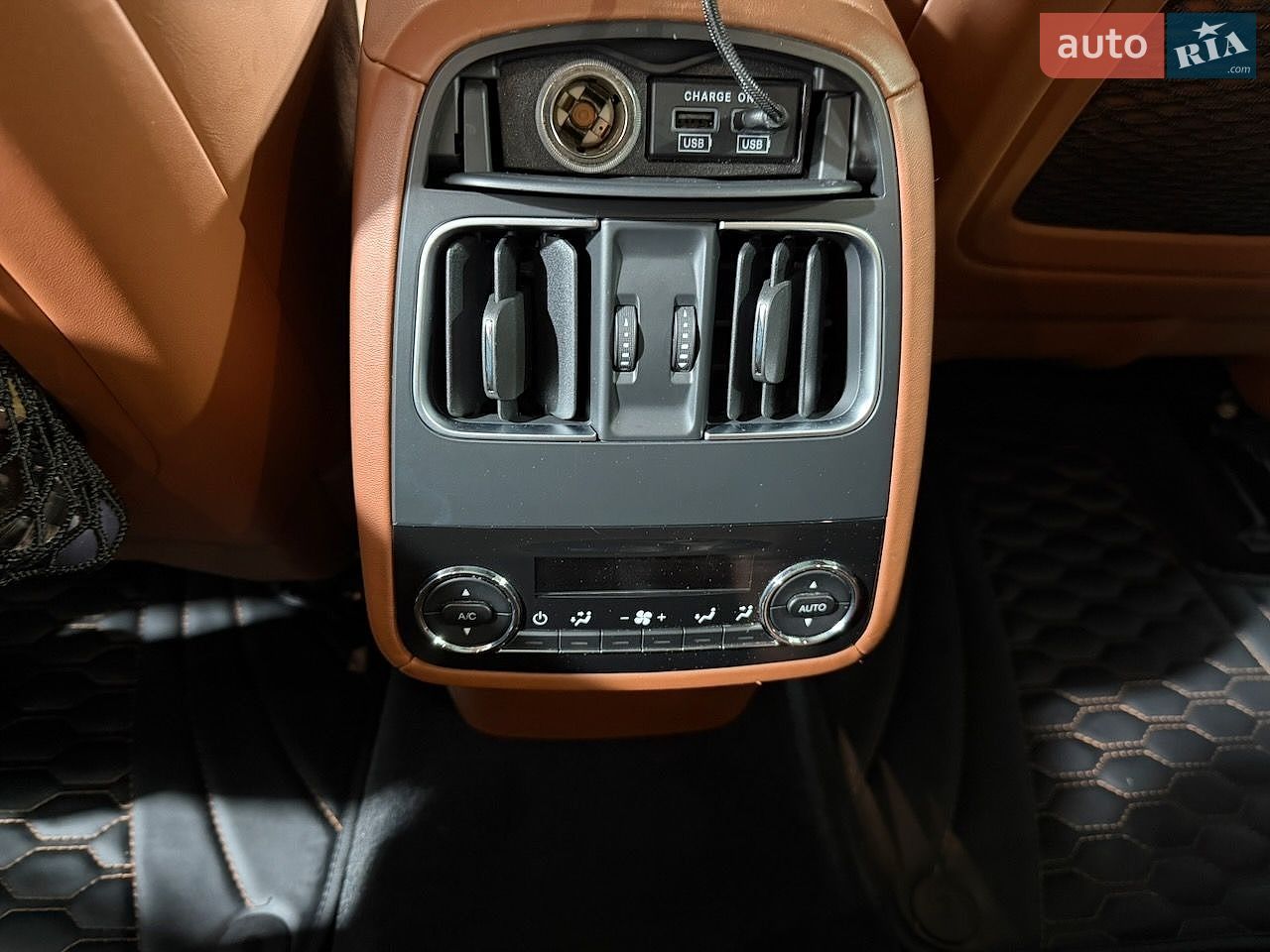 Maserati Levante 2019 VIN ZN6XU61B00X329806 фото оголошення 26 з 53