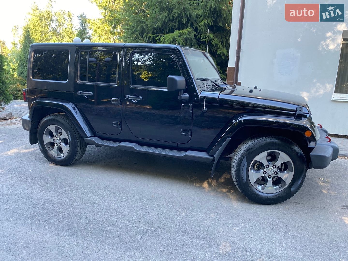 Jeep Wrangler 2017 VIN 1C4BJWEG5HL622005 фото оголошення 2 з 12