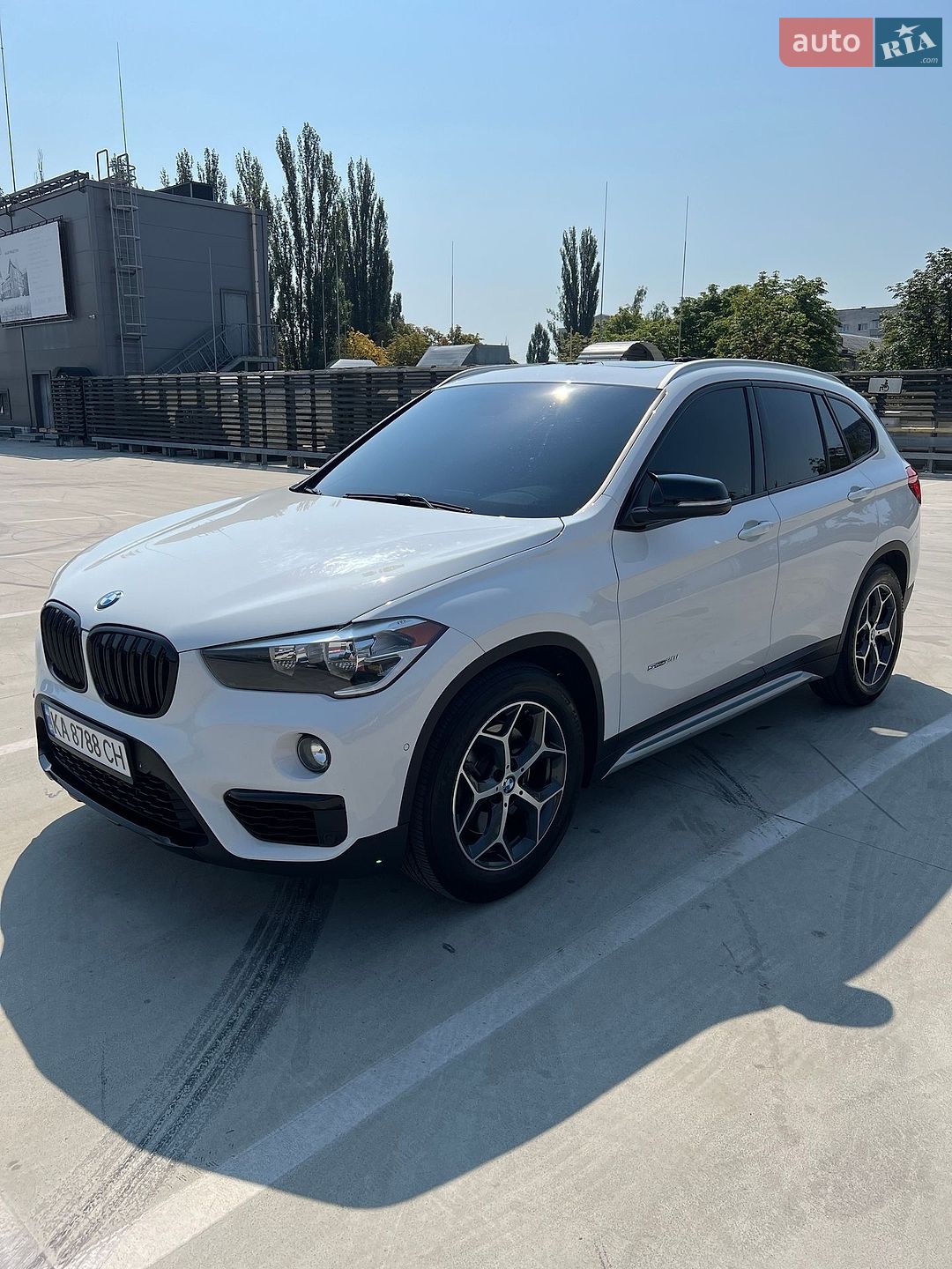 BMW X1 2017 VIN WBXHU7C30H5H37421 фото оголошення 8 з 16