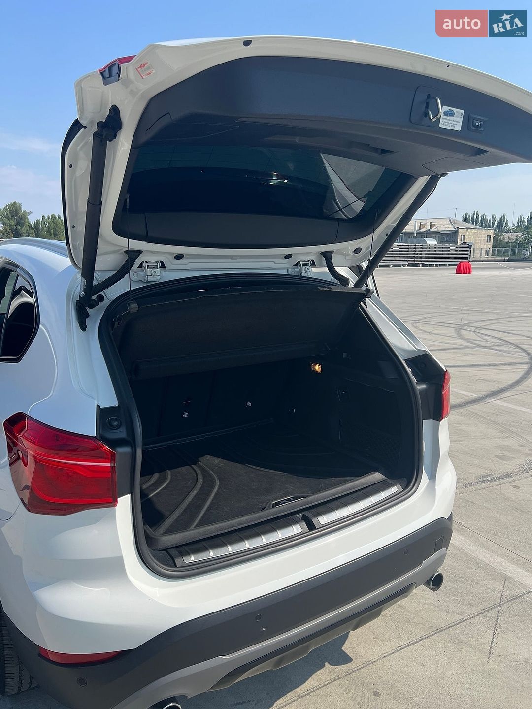 BMW X1 2017 VIN WBXHU7C30H5H37421 фото оголошення 9 з 16