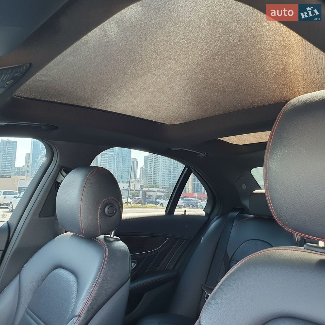 Mercedes-Benz C-Class 2018 VIN 55SWF6EB1JU274380 фото оголошення 6 з 11