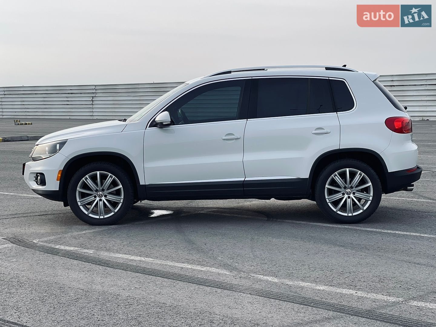 Volkswagen Tiguan 2014 VIN WVGAV7AX1FW558807 фото оголошення 3 з 20