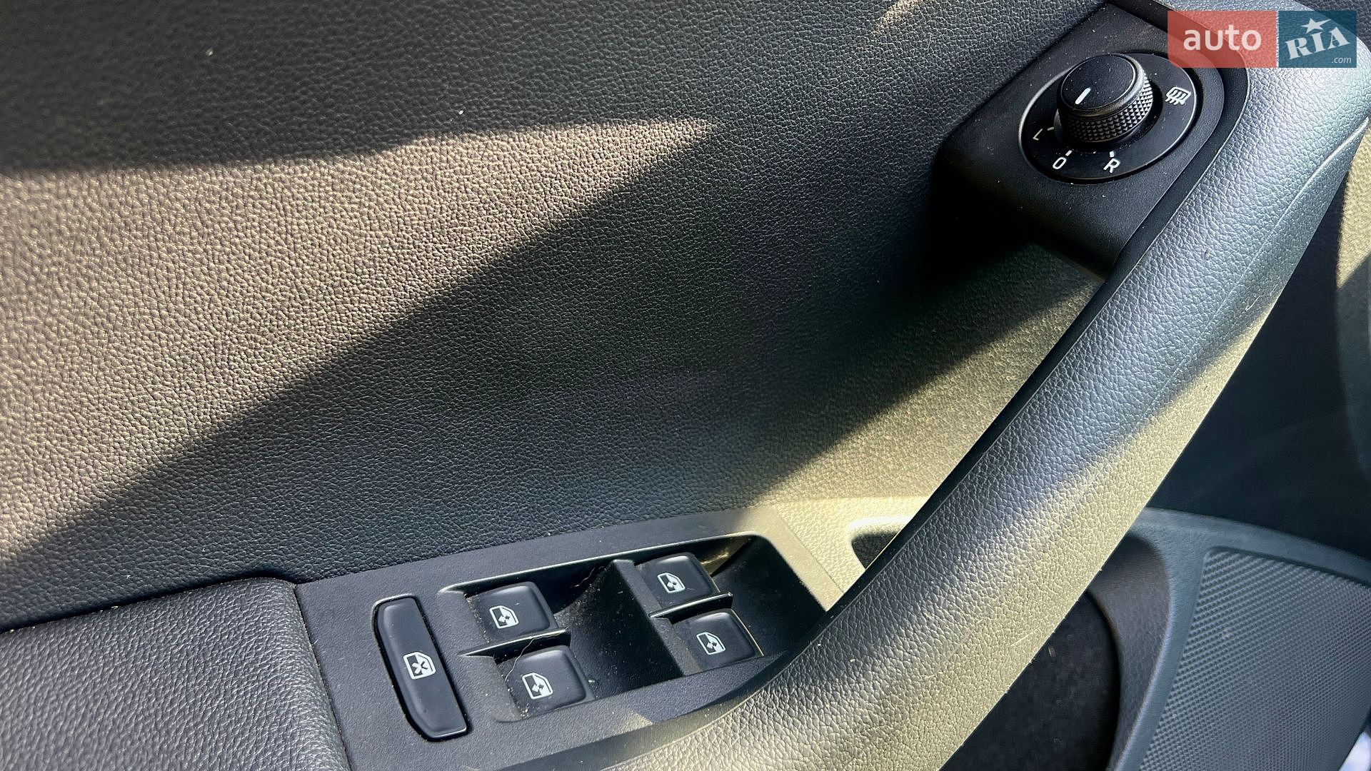 Skoda Octavia 2019 VIN TMBJJ7NE2L0089007 фото оголошення 6 з 13