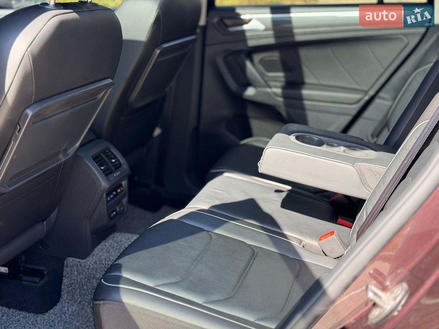 Volkswagen Tiguan 2018 VIN WVGZZZ5NZJW964315 фото оголошення 14 з 30