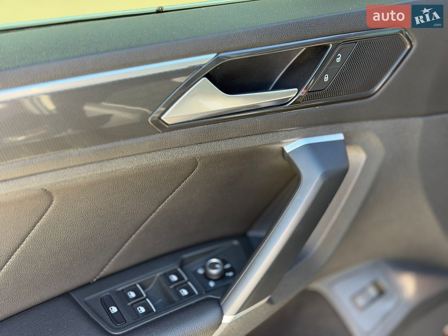 Volkswagen Tiguan 2018 VIN WVGZZZ5NZJW964315 фото оголошення 18 з 30