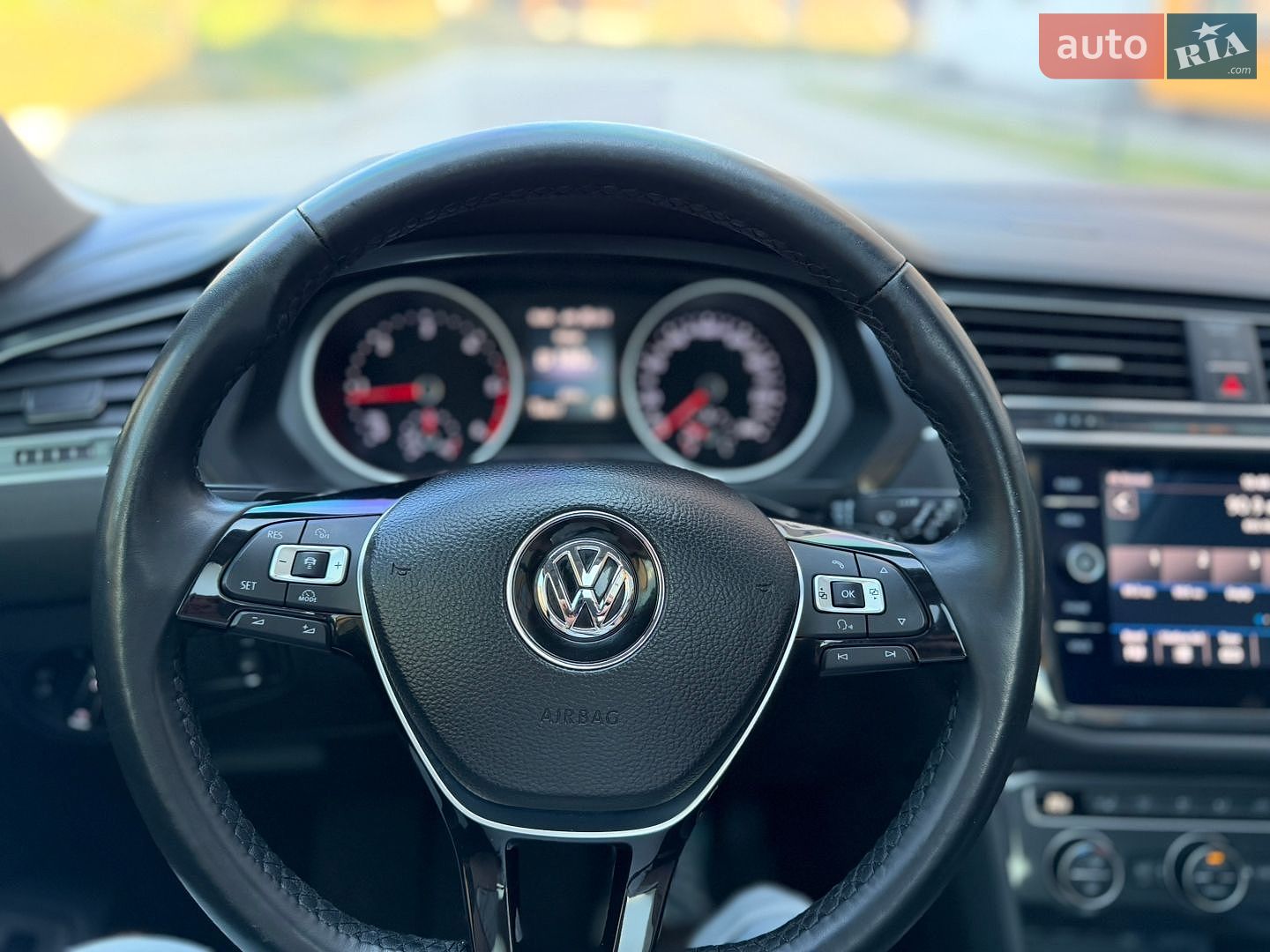 Volkswagen Tiguan 2018 VIN WVGZZZ5NZJW964315 фото оголошення 23 з 30