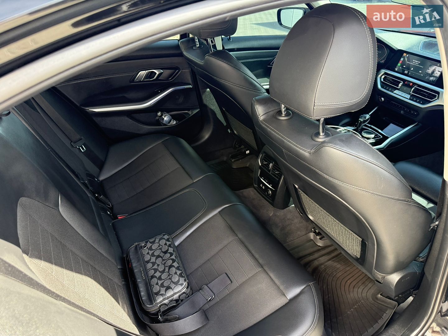 BMW 3 Series 2019 VIN WBA5V7100KFH19523 фото оголошення 10 з 25