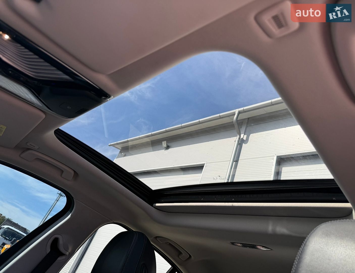 BMW 3 Series 2019 VIN WBA5V7100KFH19523 фото оголошення 13 з 25