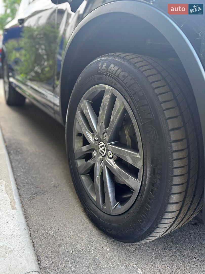 Volkswagen Touareg 2016 VIN WVGZZZ7PZHD011871 фото оголошення 3 з 26