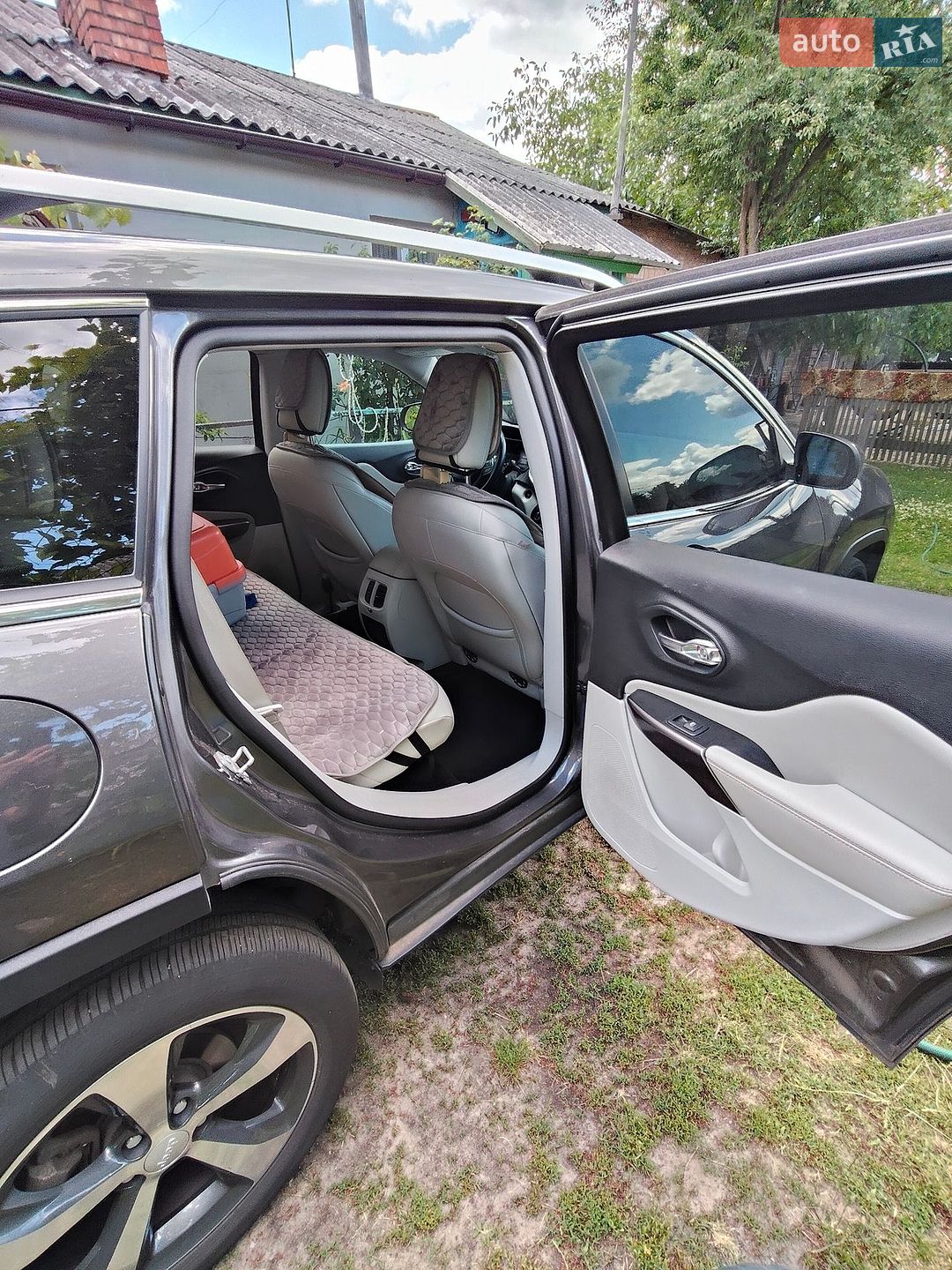 Jeep Cherokee 2018 VIN 1C4PJLDB5KD327045 фото оголошення 10 з 17