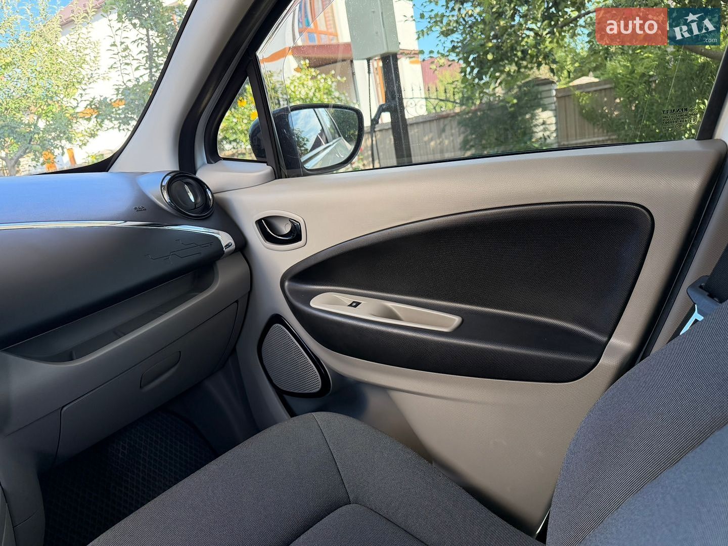 Renault Zoe 2014 VIN VF1AGVYA051937528 фото оголошення 8 з 10