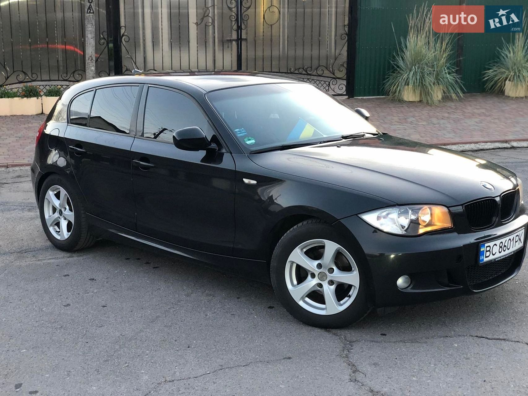 BMW 1 Series 2009 VIN WBAUH31020E401978 фото оголошення 29 з 32
