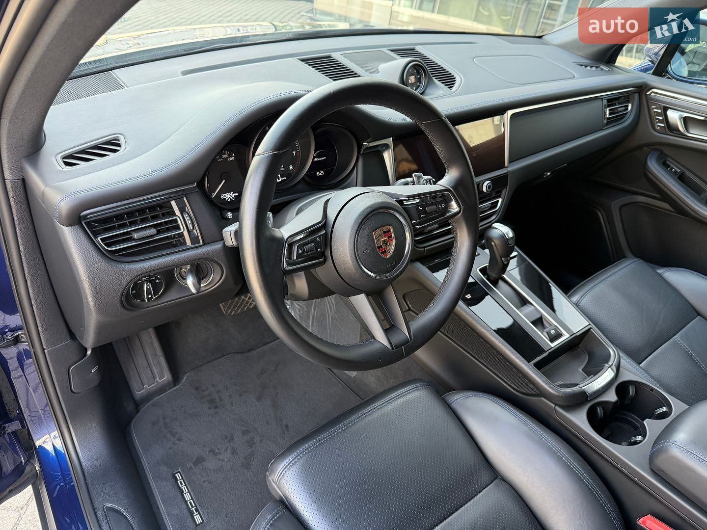 Porsche Macan 2024 VIN WP1ZZZ95ZRLB17571 фото оголошення 16 з 40