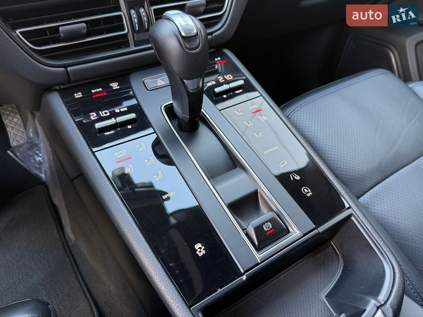 Porsche Macan 2024 VIN WP1ZZZ95ZRLB17571 фото оголошення 22 з 40