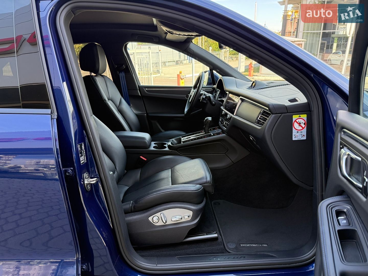Porsche Macan 2024 VIN WP1ZZZ95ZRLB17571 фото оголошення 32 з 40