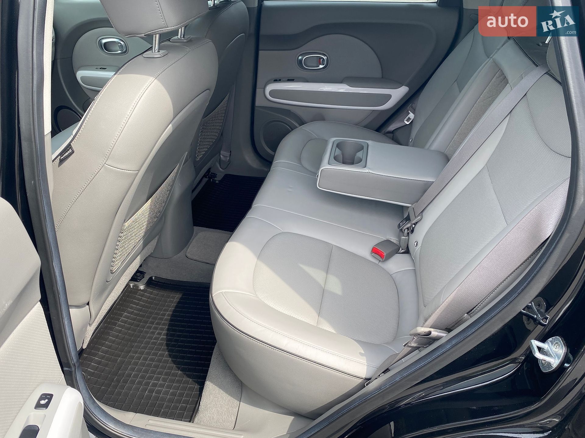 Kia Soul 2018 VIN KNAJX81EFJ7032078 фото оголошення 14 з 37