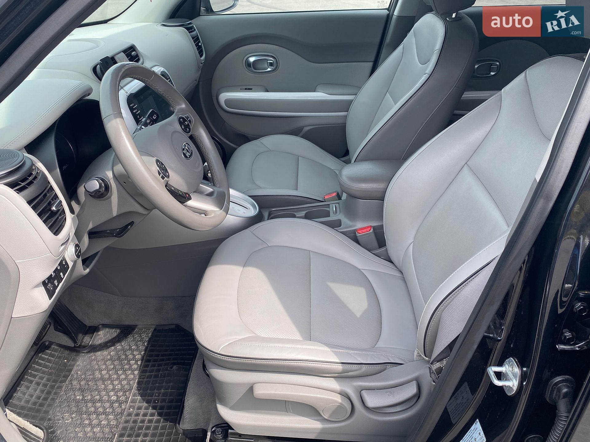 Kia Soul 2018 VIN KNAJX81EFJ7032078 фото оголошення 13 з 37