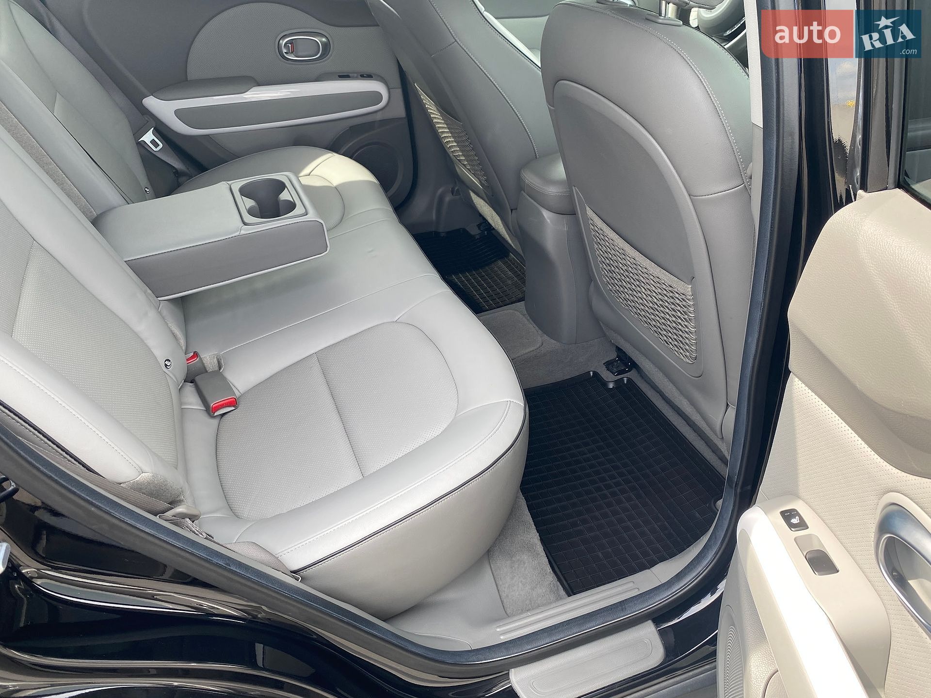 Kia Soul 2018 VIN KNAJX81EFJ7032078 фото оголошення 15 з 37