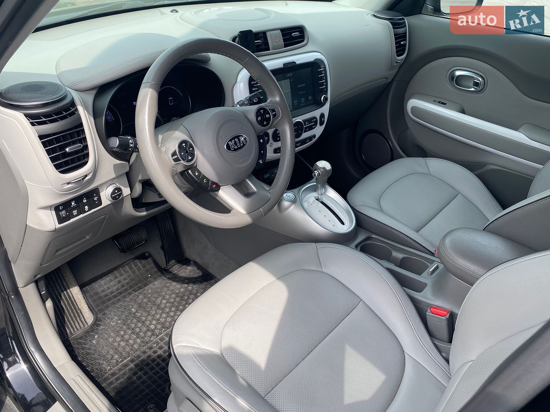 Kia Soul 2018 VIN KNAJX81EFJ7032078 фото оголошення 18 з 37
