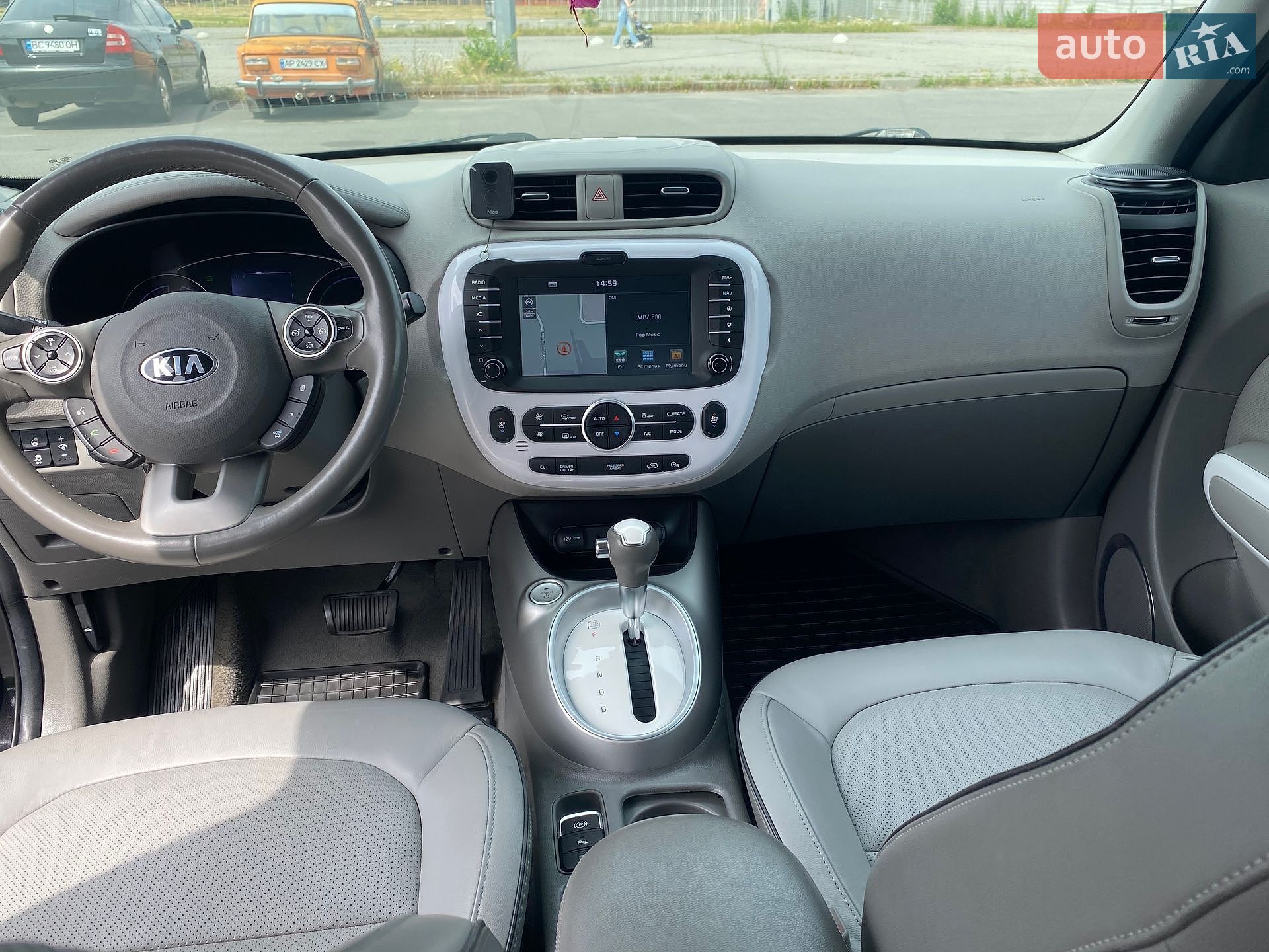 Kia Soul 2018 VIN KNAJX81EFJ7032078 фото оголошення 20 з 37
