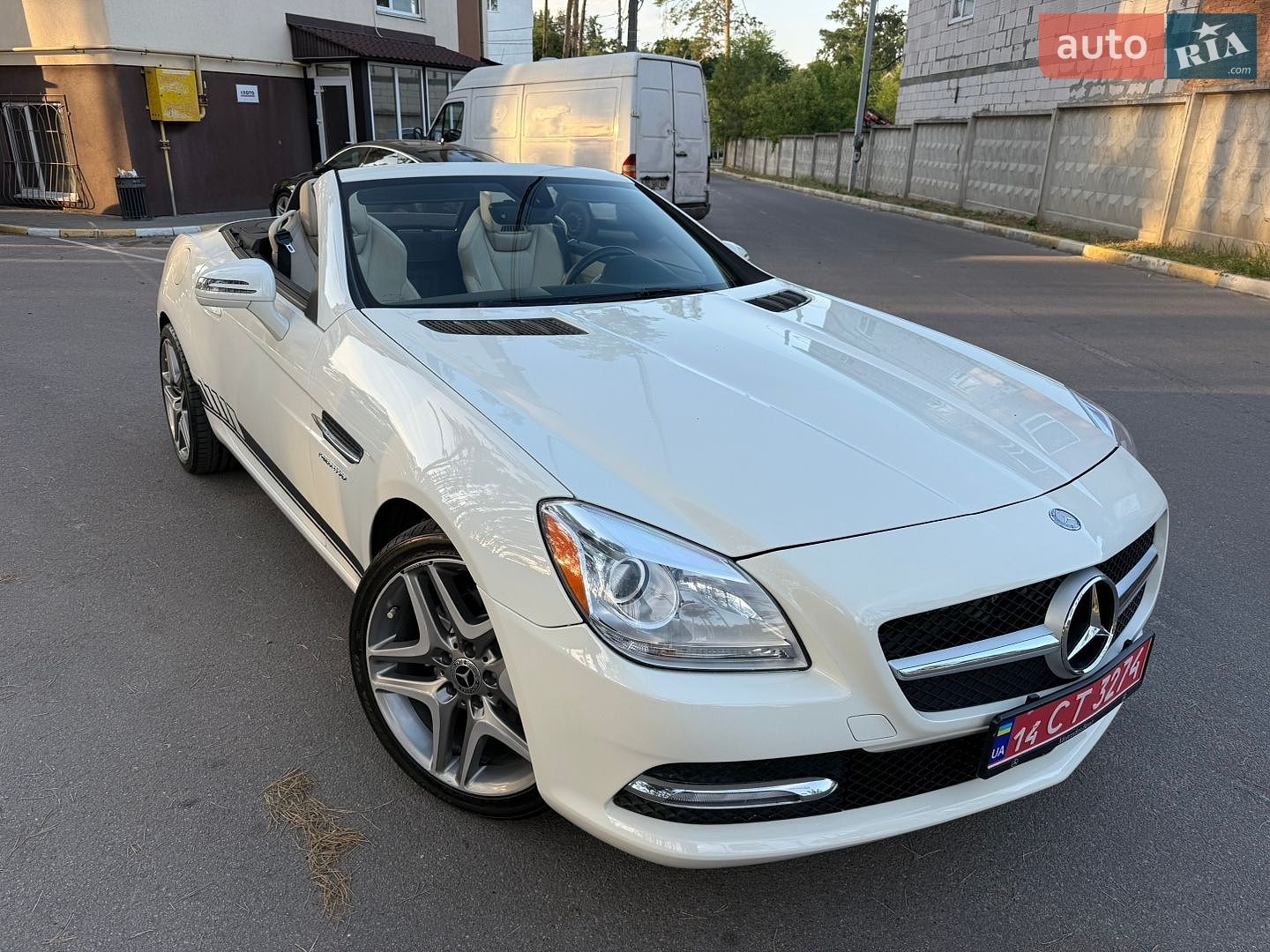 Mercedes-Benz SLK-Class 2012 VIN WDDPK4HA2DF050016 фото оголошення 2 з 35