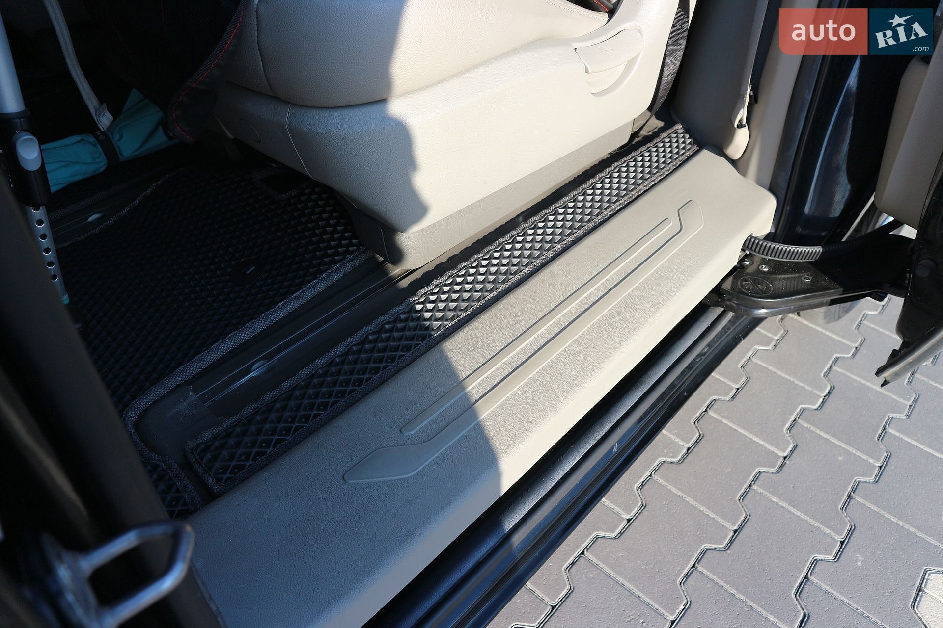 Kia Carnival 2019 VIN KNAMC81ABLS619686 фото оголошення 34 з 48