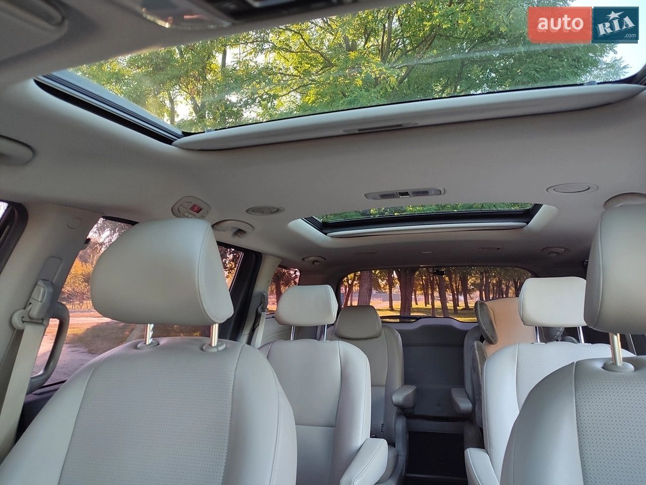 Kia Carnival 2019 VIN KNAMC81ABLS619686 фото оголошення 43 з 48