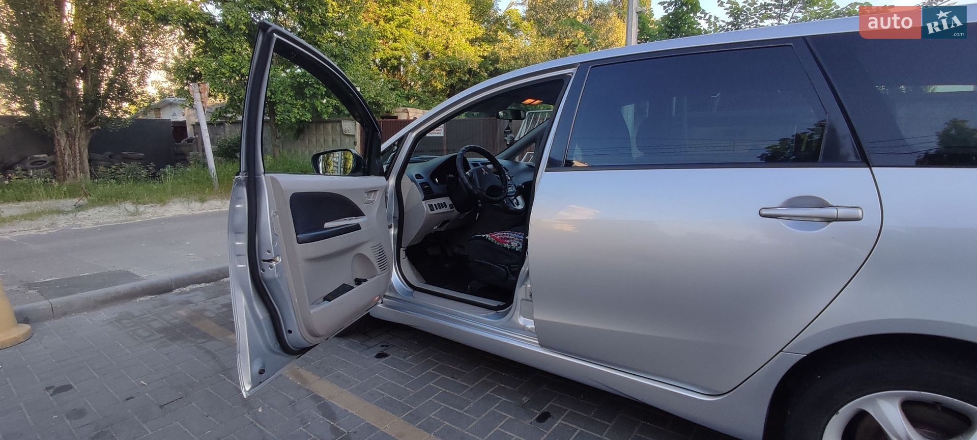 MITSUBISHI GRANDIS 2006 VIN JMBLRNA4W6Z003159 фото оголошення 13 з 14