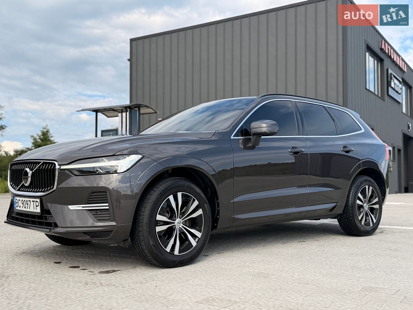 Volvo XC60 2021 VIN YV1UZK5VDN1901207 фото оголошення 2 з 27