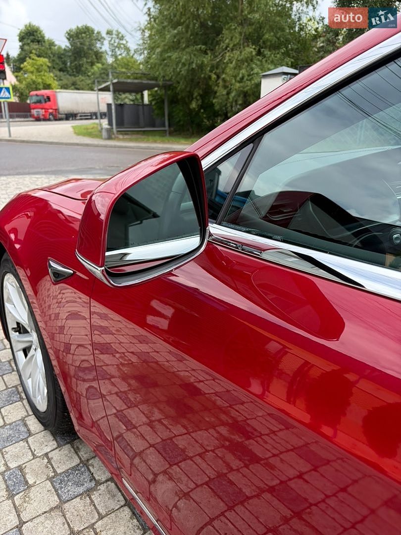 Tesla Model S 2018 VIN 5YJSA1E2XJF260074 фото оголошення 4 з 31
