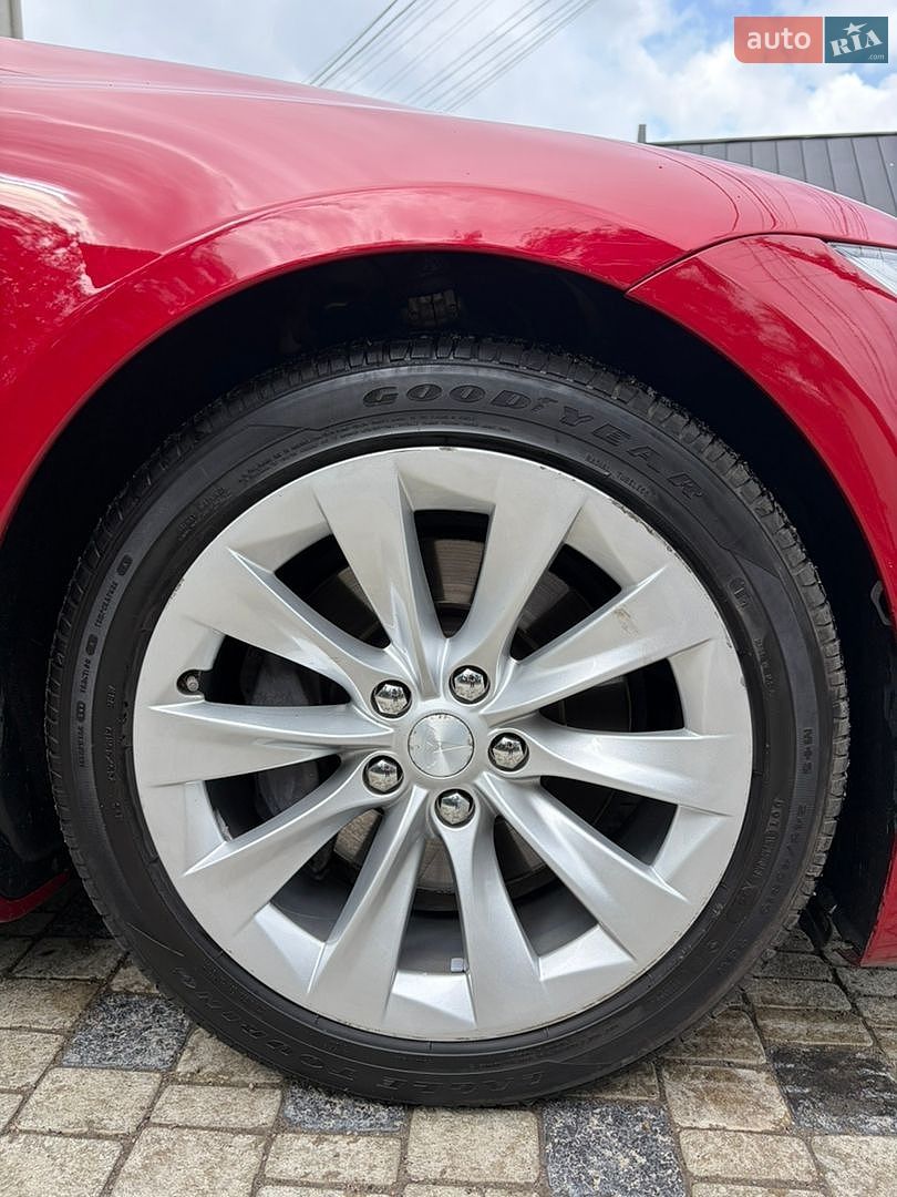 Tesla Model S 2018 VIN 5YJSA1E2XJF260074 фото оголошення 8 з 31