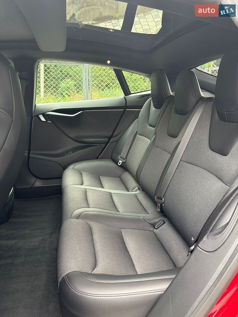 Tesla Model S 2018 VIN 5YJSA1E2XJF260074 фото оголошення 16 з 31