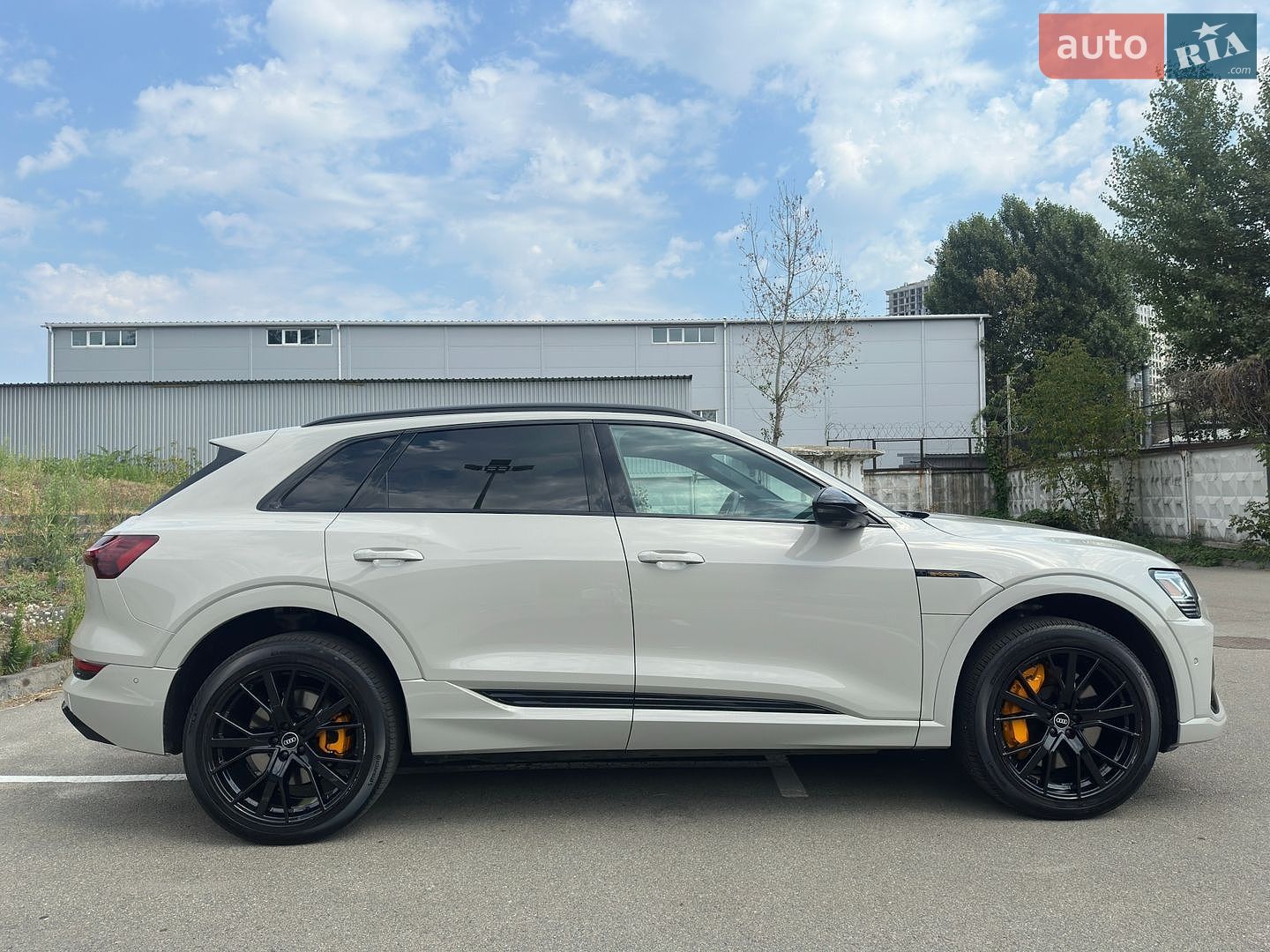 Audi e-tron 2021 VIN WA1VABGE8NB009289 фото оголошення 3 з 73