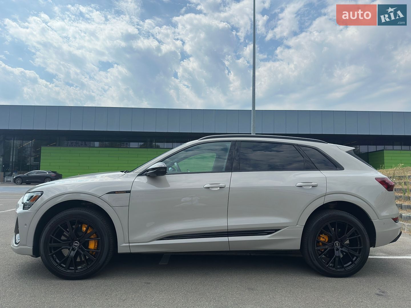 Audi e-tron 2021 VIN WA1VABGE8NB009289 фото оголошення 6 з 73