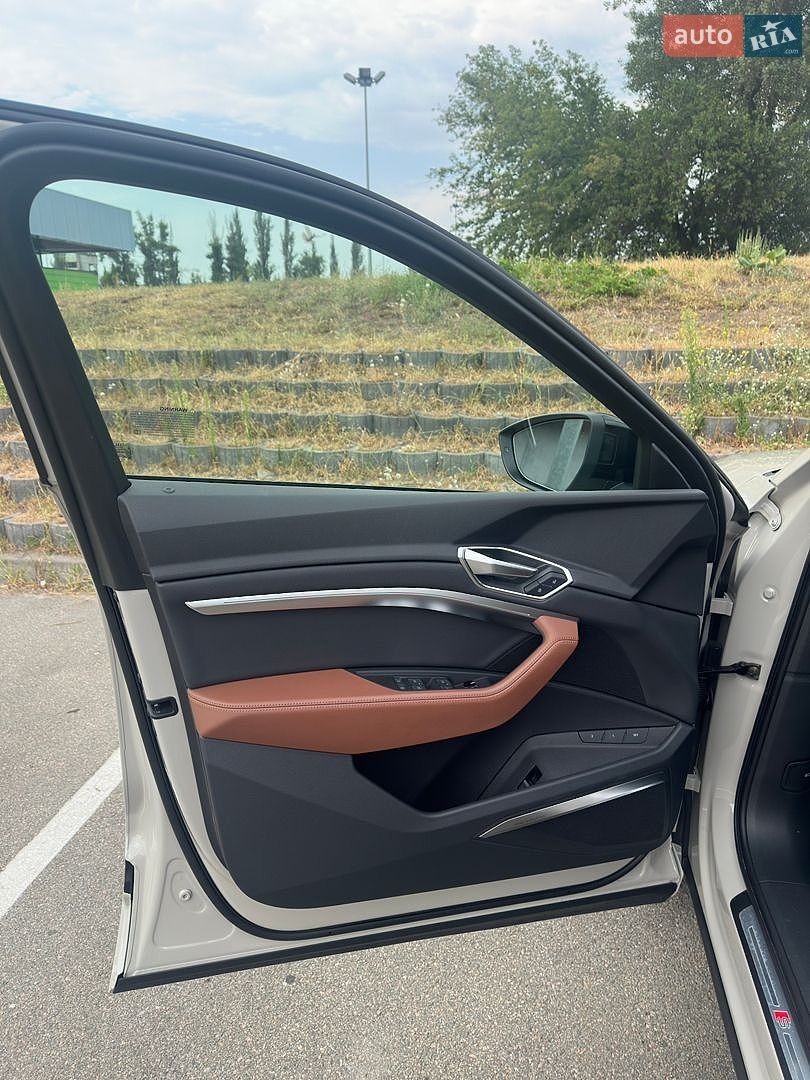 Audi e-tron 2021 VIN WA1VABGE8NB009289 фото оголошення 25 з 73