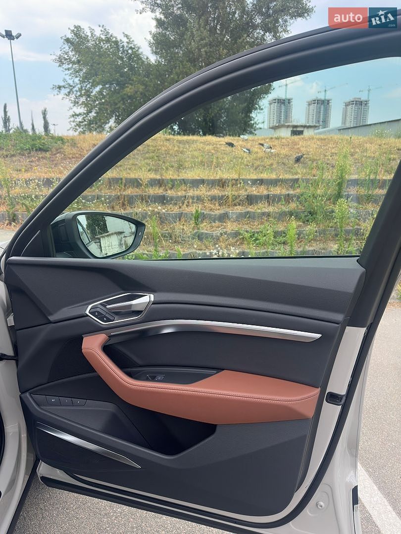 Audi e-tron 2021 VIN WA1VABGE8NB009289 фото оголошення 33 з 73