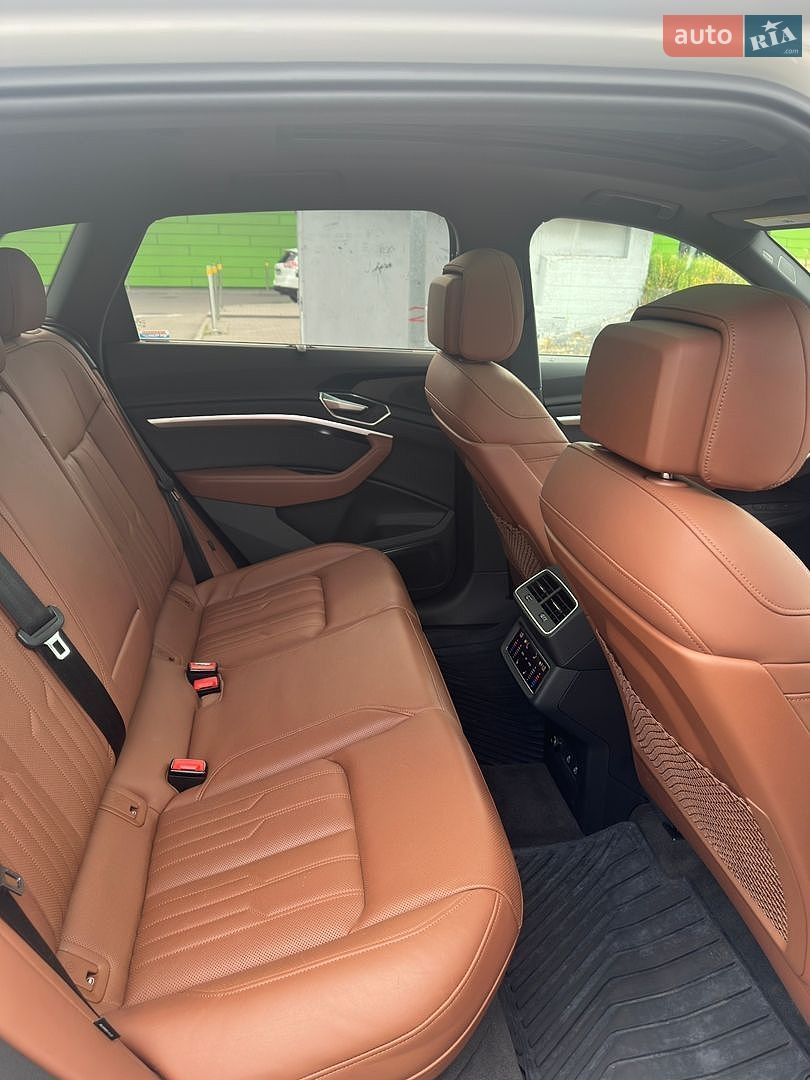 Audi e-tron 2021 VIN WA1VABGE8NB009289 фото оголошення 37 з 73