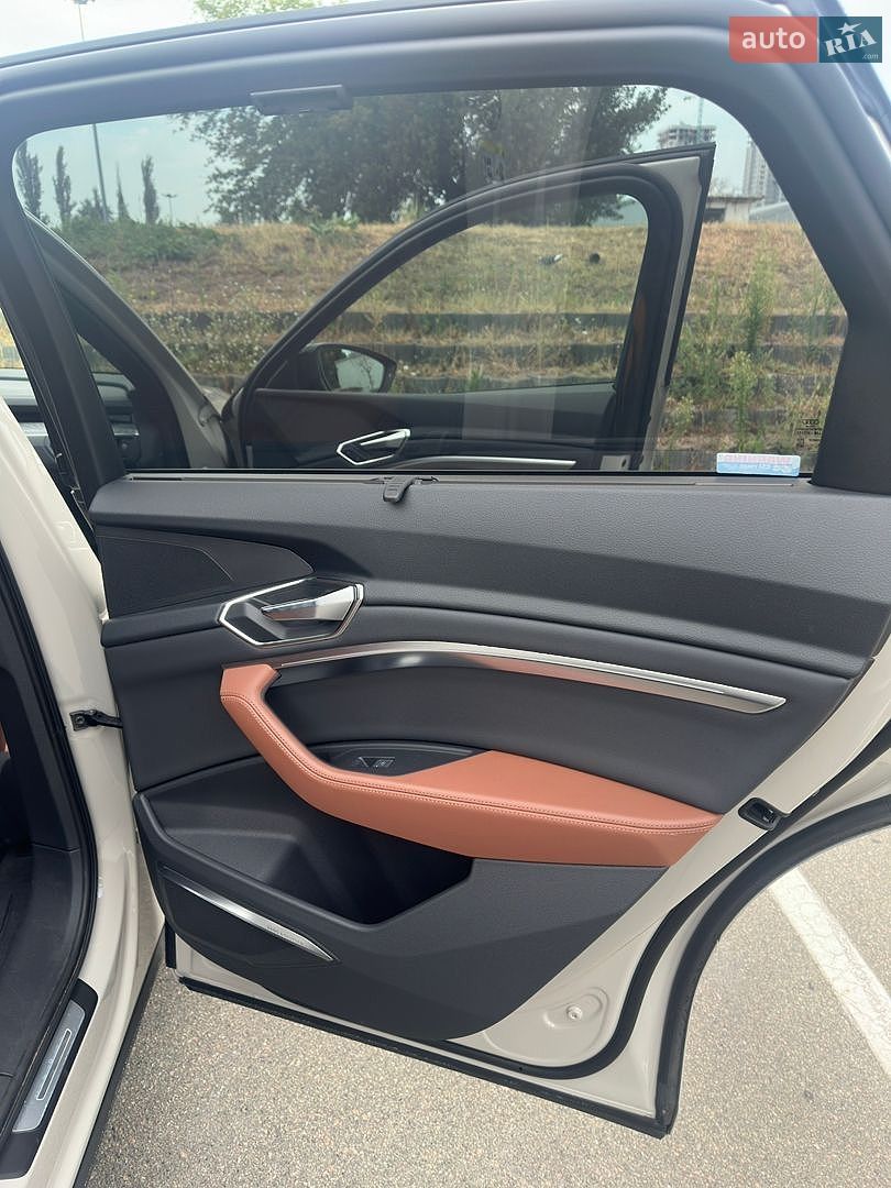 Audi e-tron 2021 VIN WA1VABGE8NB009289 фото оголошення 38 з 73